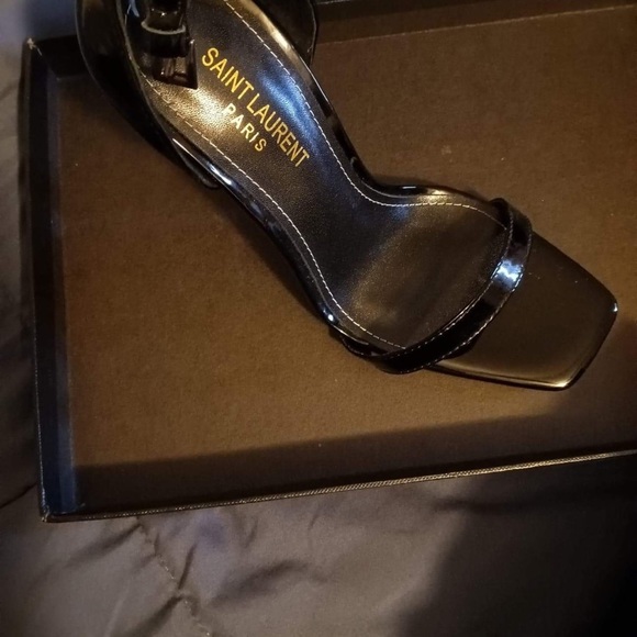 Woman’s heels. Saint Laurent - Picture 3 of 3